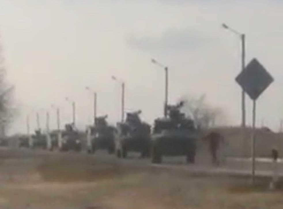 <p>Civilian is seen trying to block convoy of Russian troops in Ukraine</p>