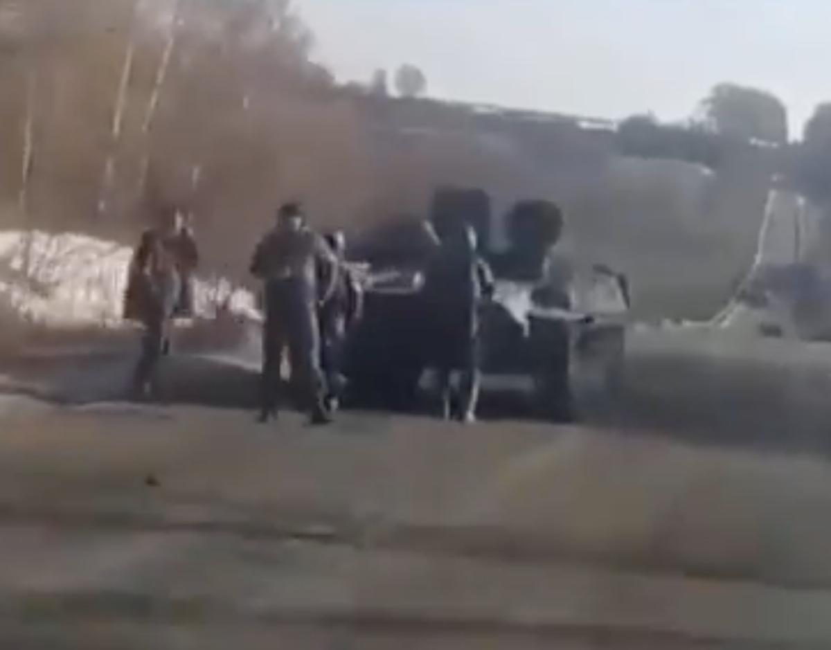 War in Ukraine: Viral video of a Ukrainian man offering to tow enemy tanks to Russia after running out of gas