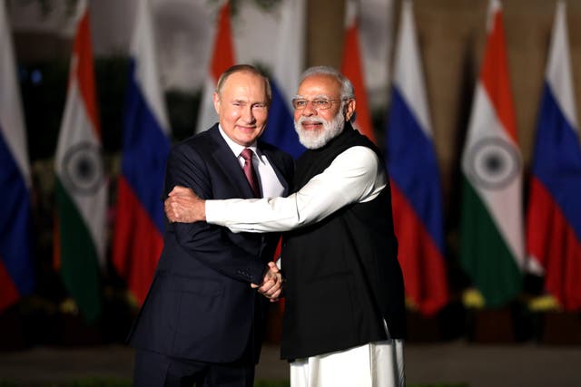 <p>Indian prime minister Narendra Modi (R) and Russian president Vladimir Putin (L) meet in New Delhi, India, 6 December 2021</p>