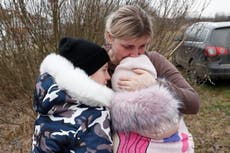 Mother brings stranger’s children to safety at border after fleeing Russian invasion 