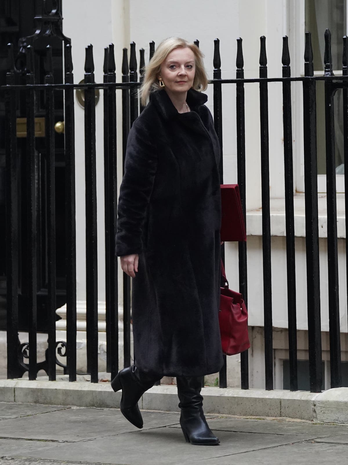 Government ‘urgently’ looking at how to support Ukraine refugees – Truss Government ‘urgently’ looking at how to support Ukraine refugees – Truss