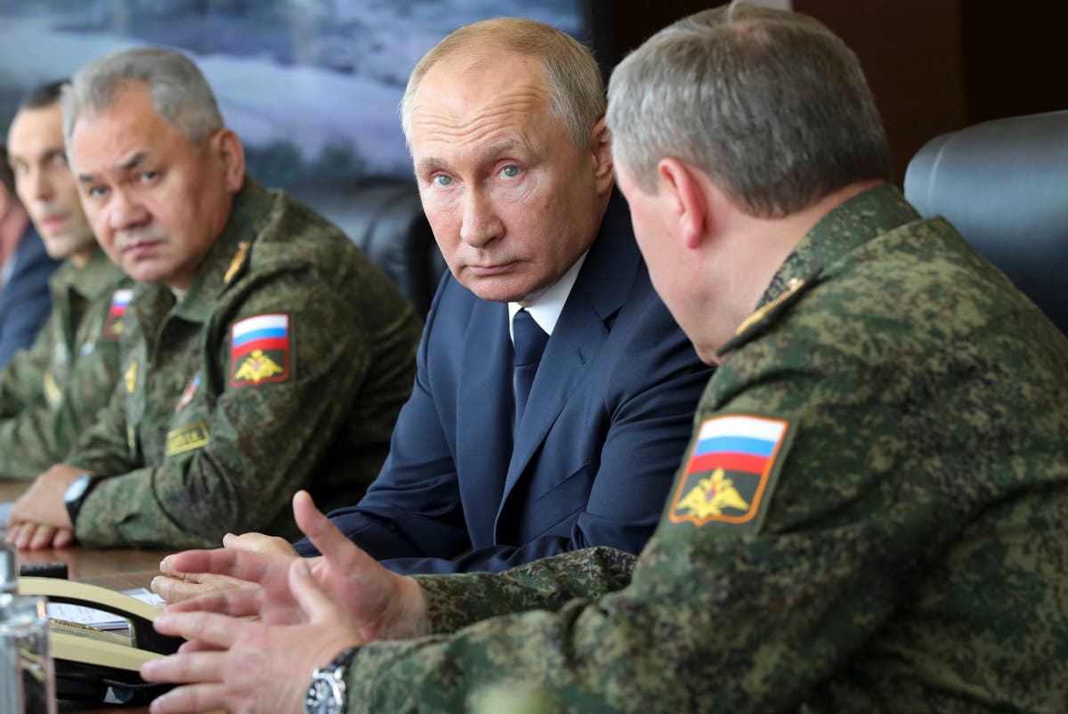 UK slaps sanctions on 370 more Russians linked to Vladimir Putin UK slaps sanctions on 370 more Russians linked to Vladimir Putin
