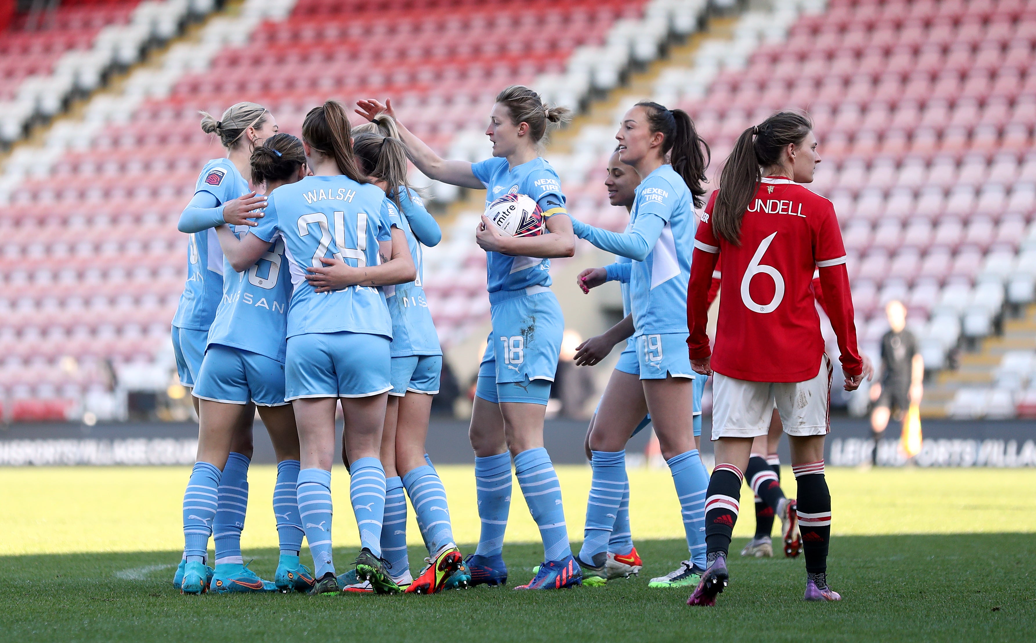 Manchester City eased into the quarter-finals of the Women’s FA Cup with a 4-1 win over rivals United