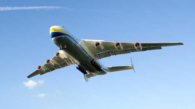 <p>El avión más grande del mundo, el Antonov An-225 Mriya, podría haber sido destruido por los rusos, dice el gobierno ucraniano </p>