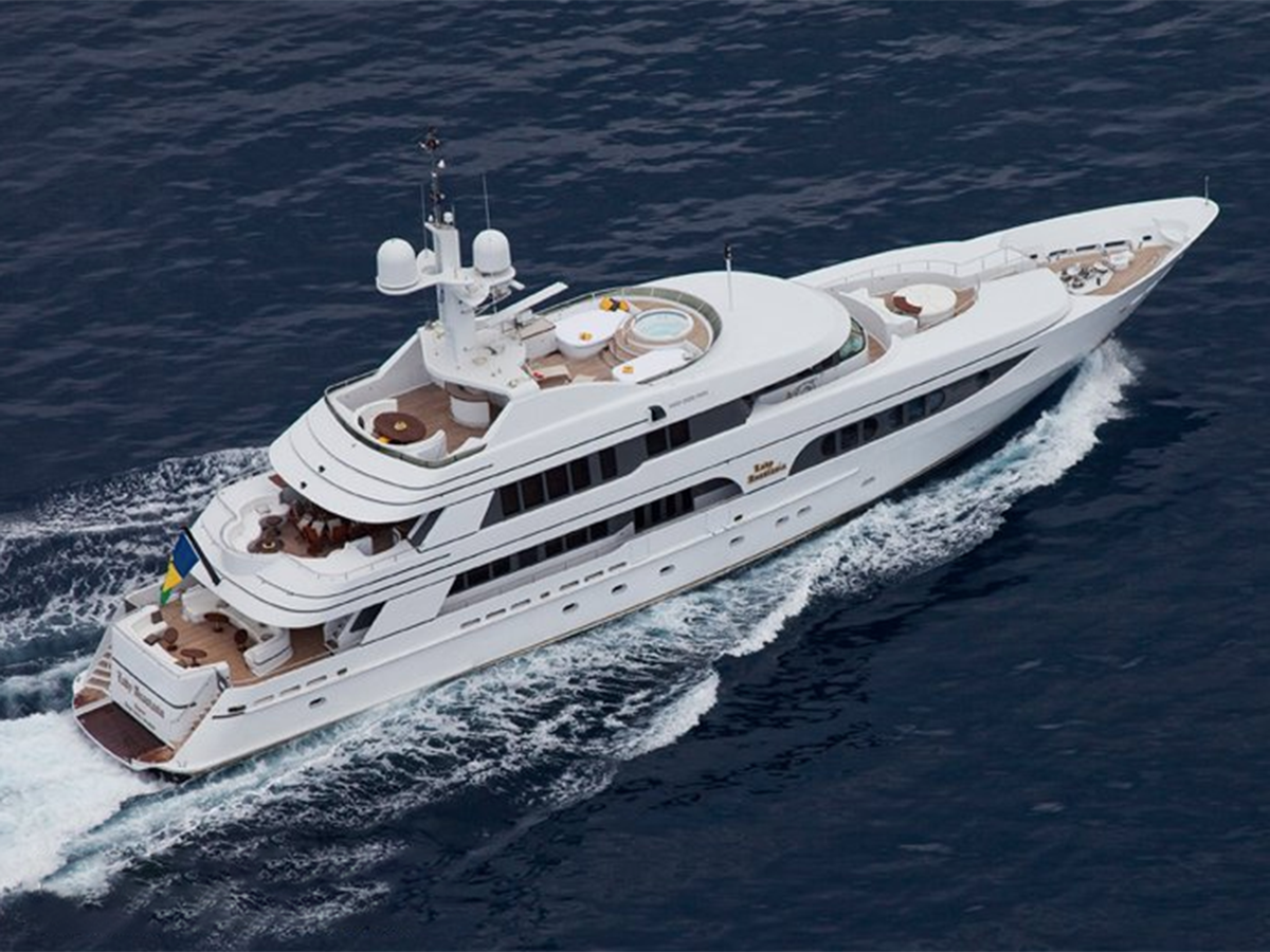 Ukrainian sailor who sank Russian billionaire boss&rsquo;s &pound;5m yacht signs up to fight for his homeland