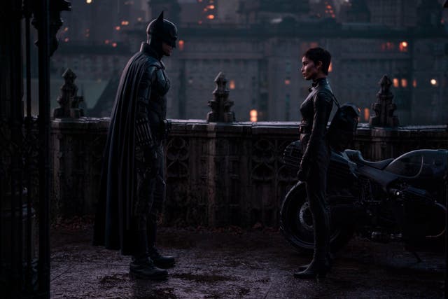 <p>Robert Pattinson y Zoë Kravitz en una escena de ‘The Batman’ </p>