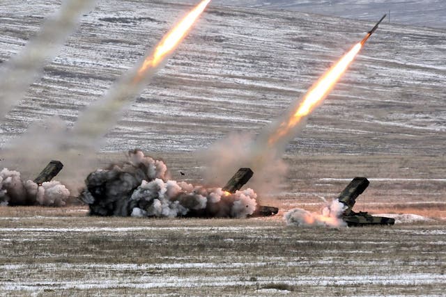 <p>Russian TOS-1 rocket launchers firing thermobaric weapons </p>