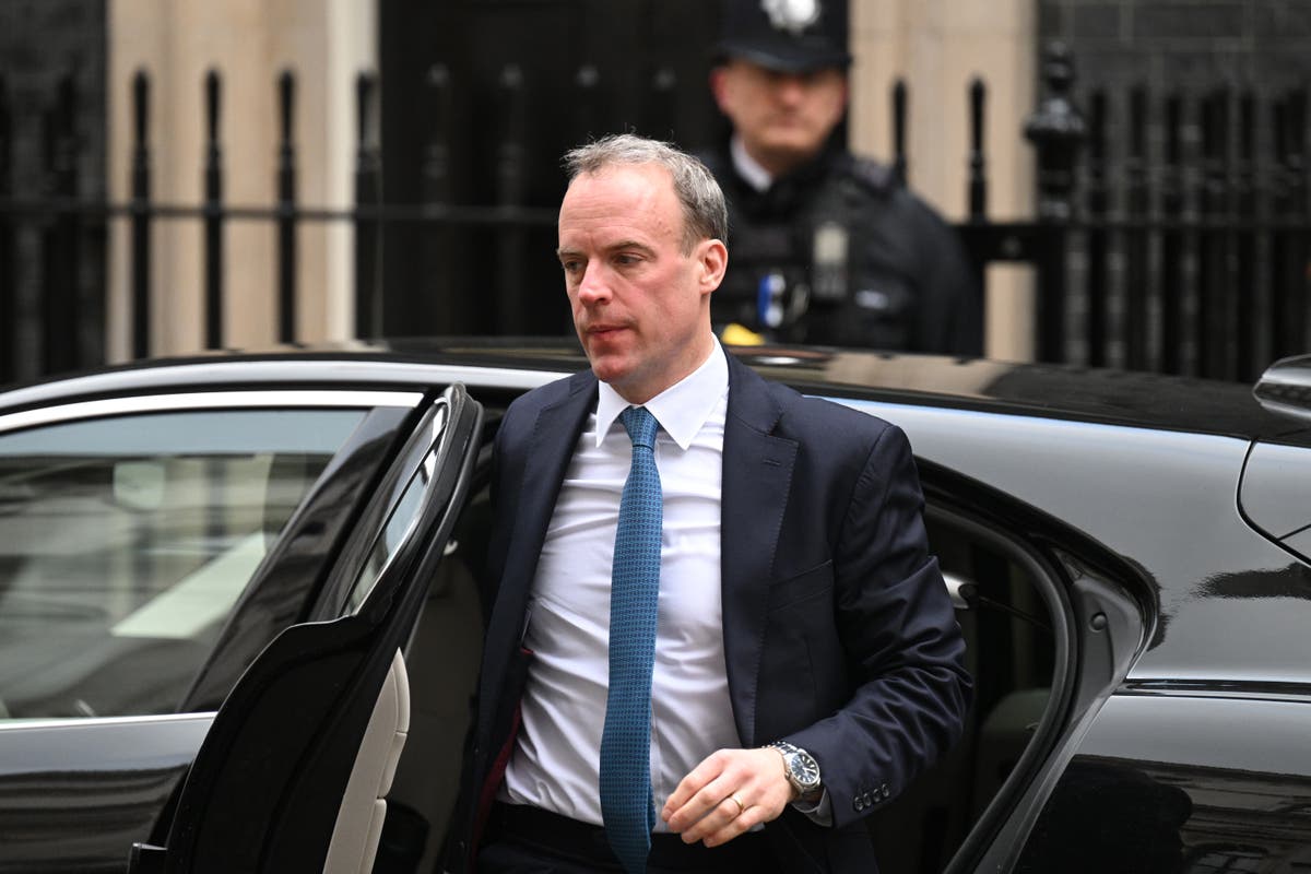 Russian oligarchs&rsquo; UK homes could be seized and used to house Ukrainian refugees, Raab says