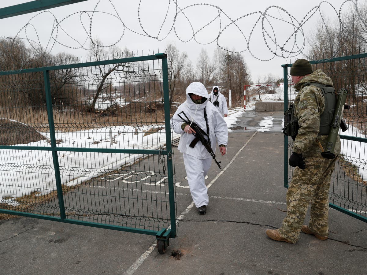 Ukraina twierdzi, że siły białoruskie przekroczyły granicę po tym, jak Łukaszenko zaprzeczył planom przyłączenia się do wojny Putina