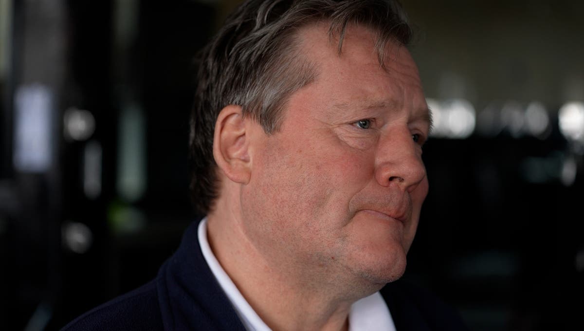 Tory MP criticised by Downing Street for travelling to Ukraine