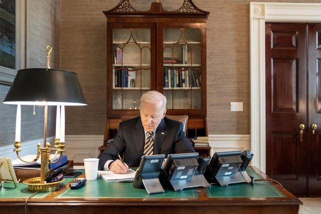 <p>Joe Biden wears yellow and blue tie in support of Ukraine. </p>