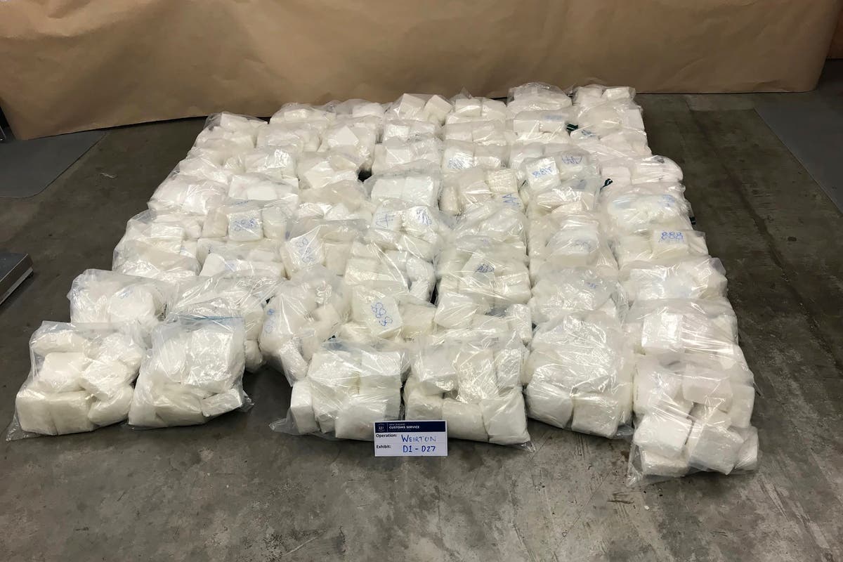 New Zealand police make huge meth bust at airport, arrest 6