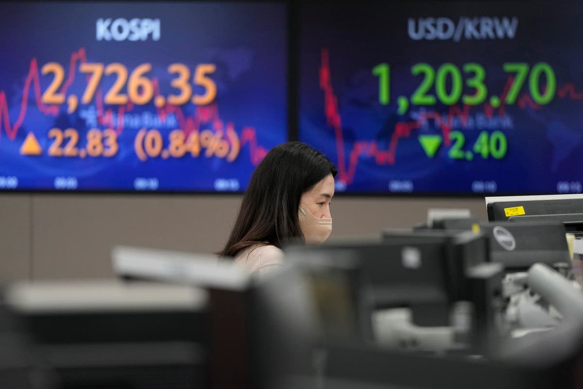 Asian stocks rise after Fed chair supports smaller rate hike