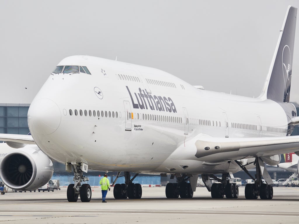Lufthansa apologises for refusing to let Orthodox Jewish passengers on flight
