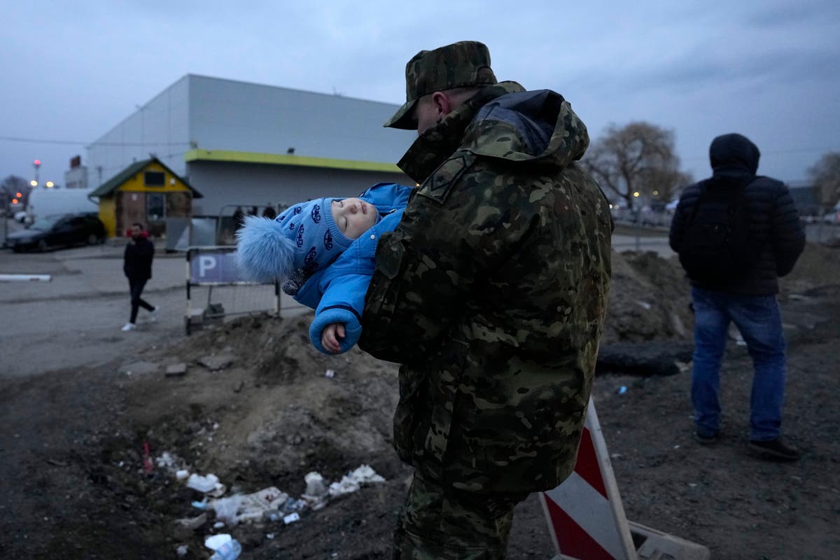Russia-Ukraine War : यूक्रेन के खारकीव में रूस ने बरसाए बम, दो बच्चों सहित आठ की मौत