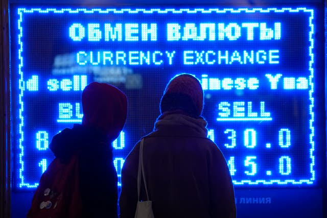 <p>Las sanciones y bloqueos a Rusia por la invasión a Ucrania abarcan desde los bancos y empresas hasta la música y los deportes </p>
