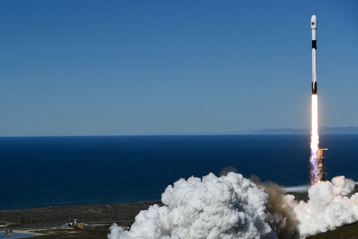 SpaceX launches 47 Starlink satellites &ndash;&nbsp;as Elon Musk mocks Russian space agency boss