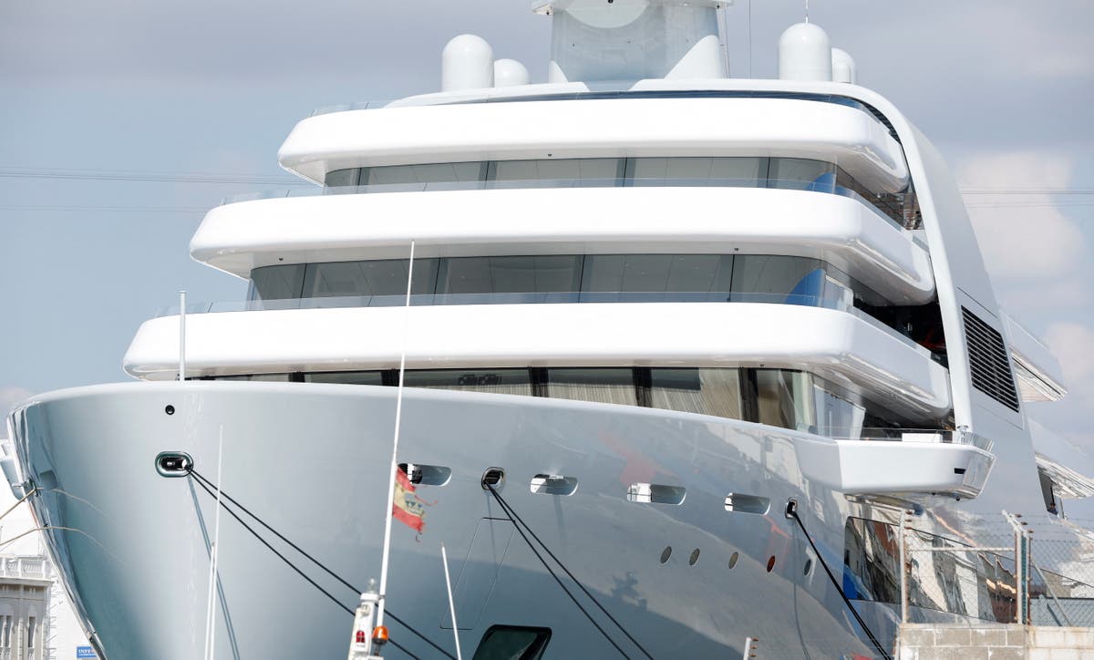 Government investigating yachts linked to Russian oligarchs, says Grant Shapps as 10 ships &lsquo;turned away&rsquo;