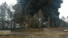 Ukraine: Fire rages at Chernihiv oil depot after reported Russian shelling