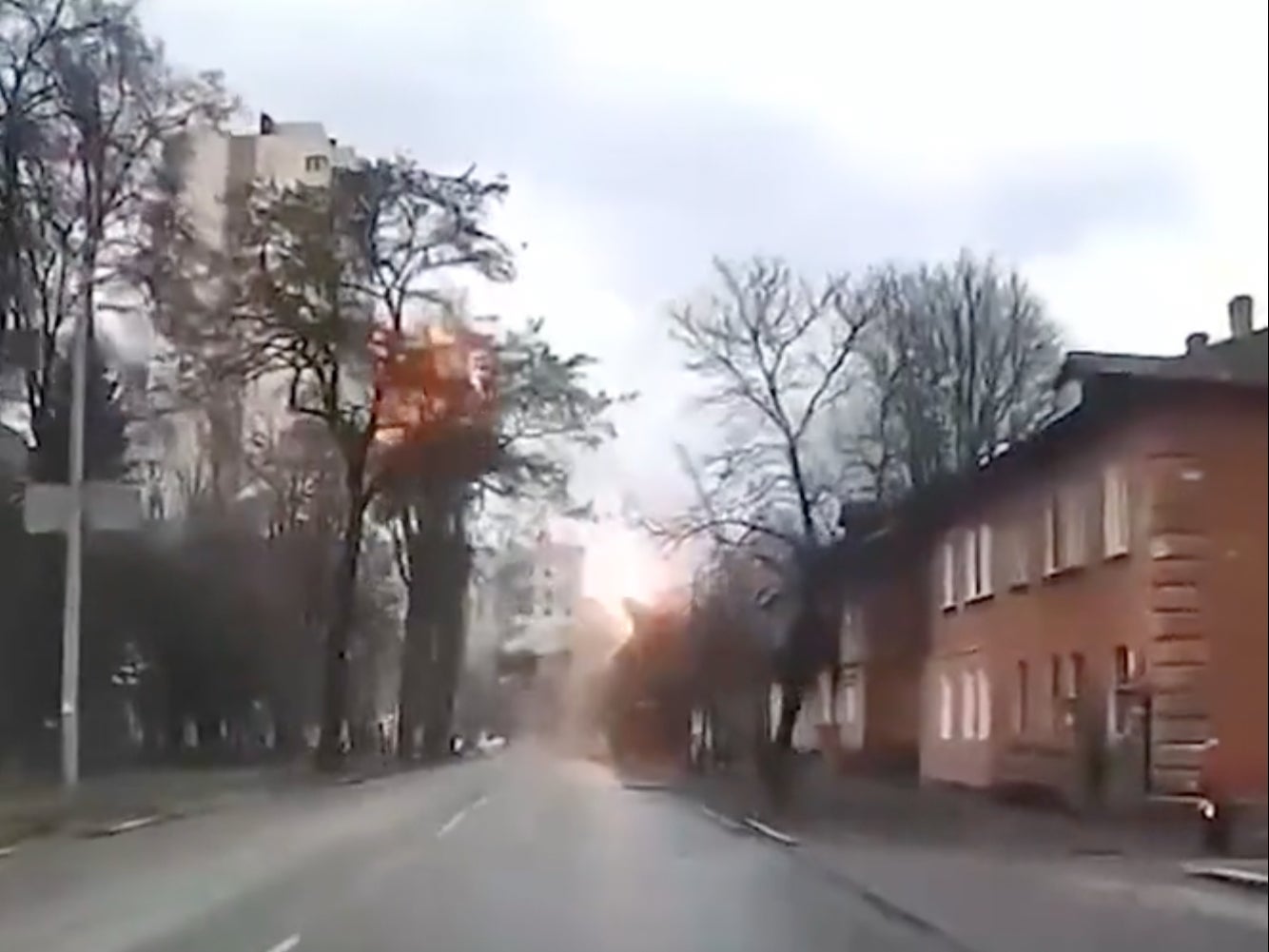 The moment the missiles fired by Russian troops hit the apartment complex