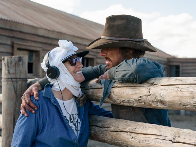 <p>Jane Campion and Benedict Cumberbatch behind the scenes of ‘The Power of the Dog'</p>