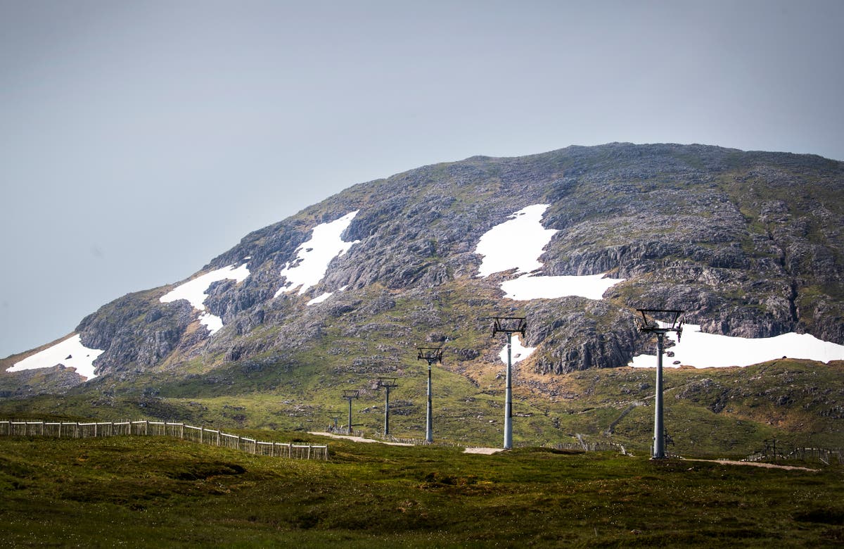 Police find body in hunt for missing hillwalker