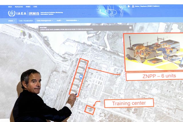 <p>Rafael Grossi, Director General of the International Atomic Energy Agency (IAEA), points on a map of the Ukrainian Zaporizhzhia nuclear power plant </p>