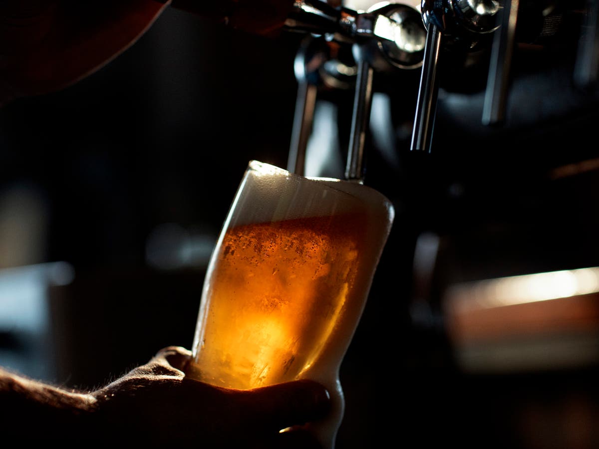 Cutting out last drink of night &lsquo;could improve brain health&rsquo;, study suggests