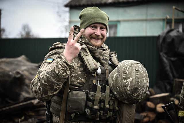 <p>A Ukrainian soldier flashes the victory sign at a frontline, northeast of Kyiv</p>