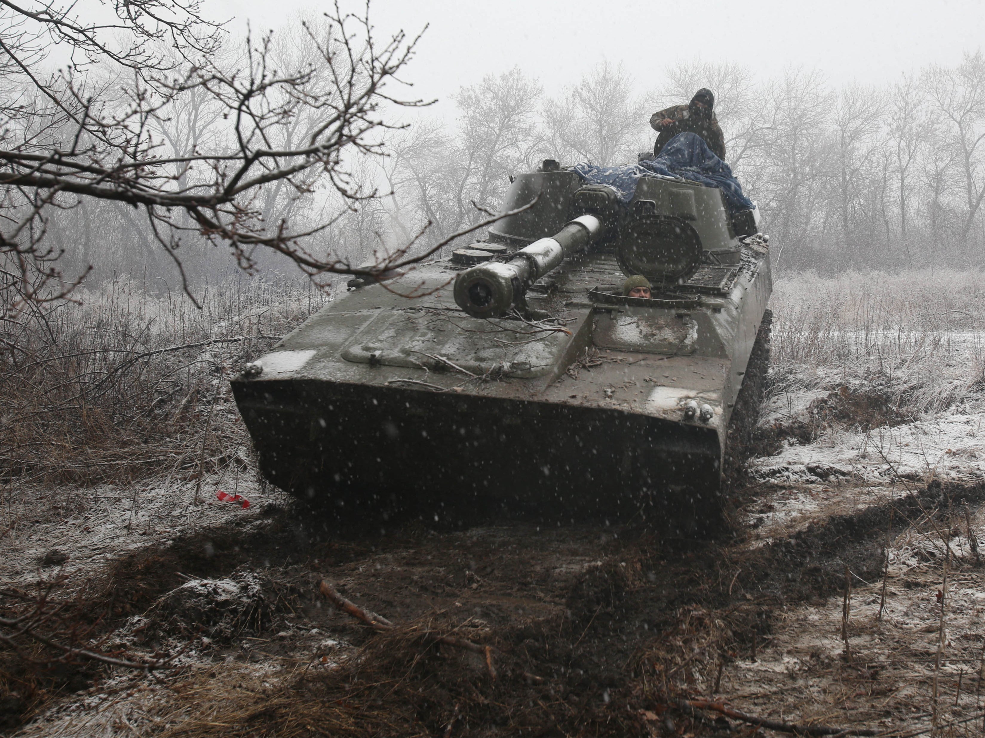 Ukrainian artillerymen keep position in the Luhansk region