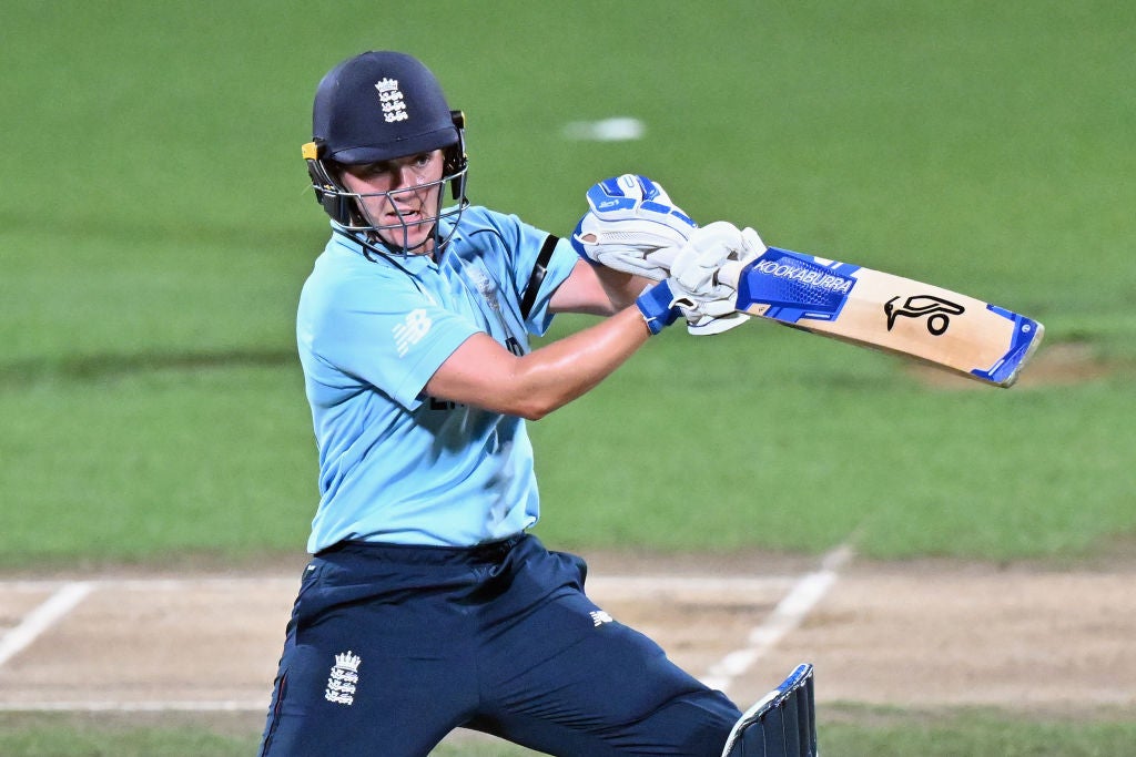 Nat Sciver would reach 109 not out