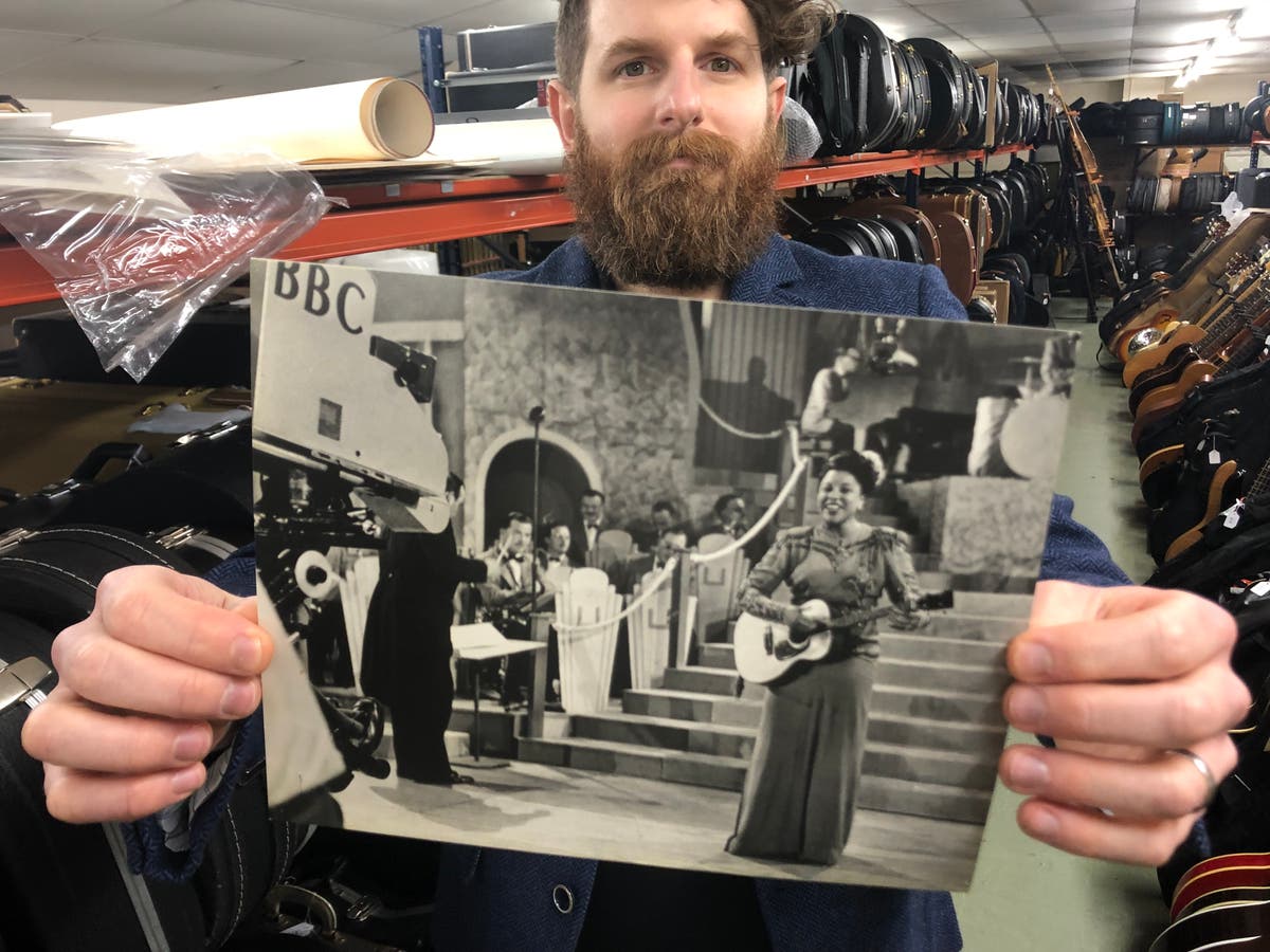 Guitar owned by BBC&rsquo;s first black star to be auctioned