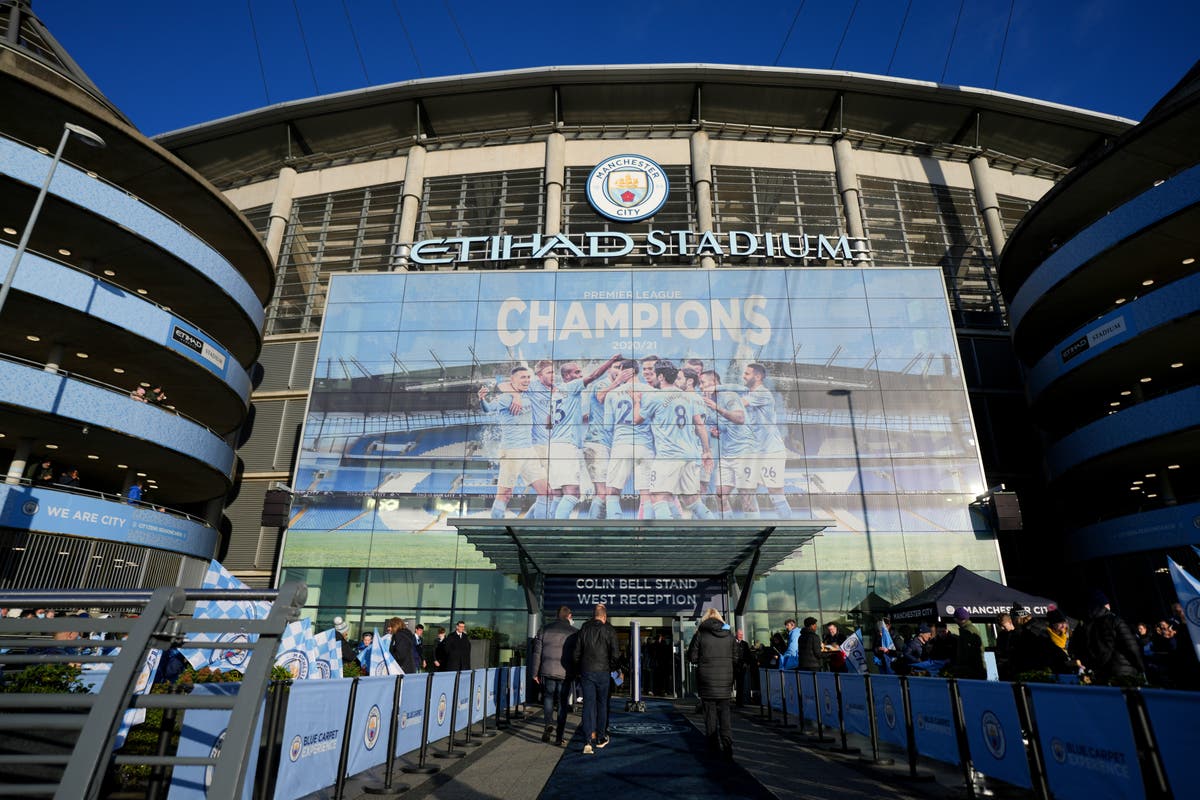 Manchester City vs Manchester United LIVE Premier League