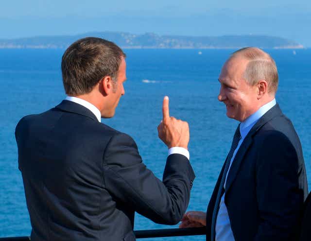 Russia Ukraine Talking to Putin