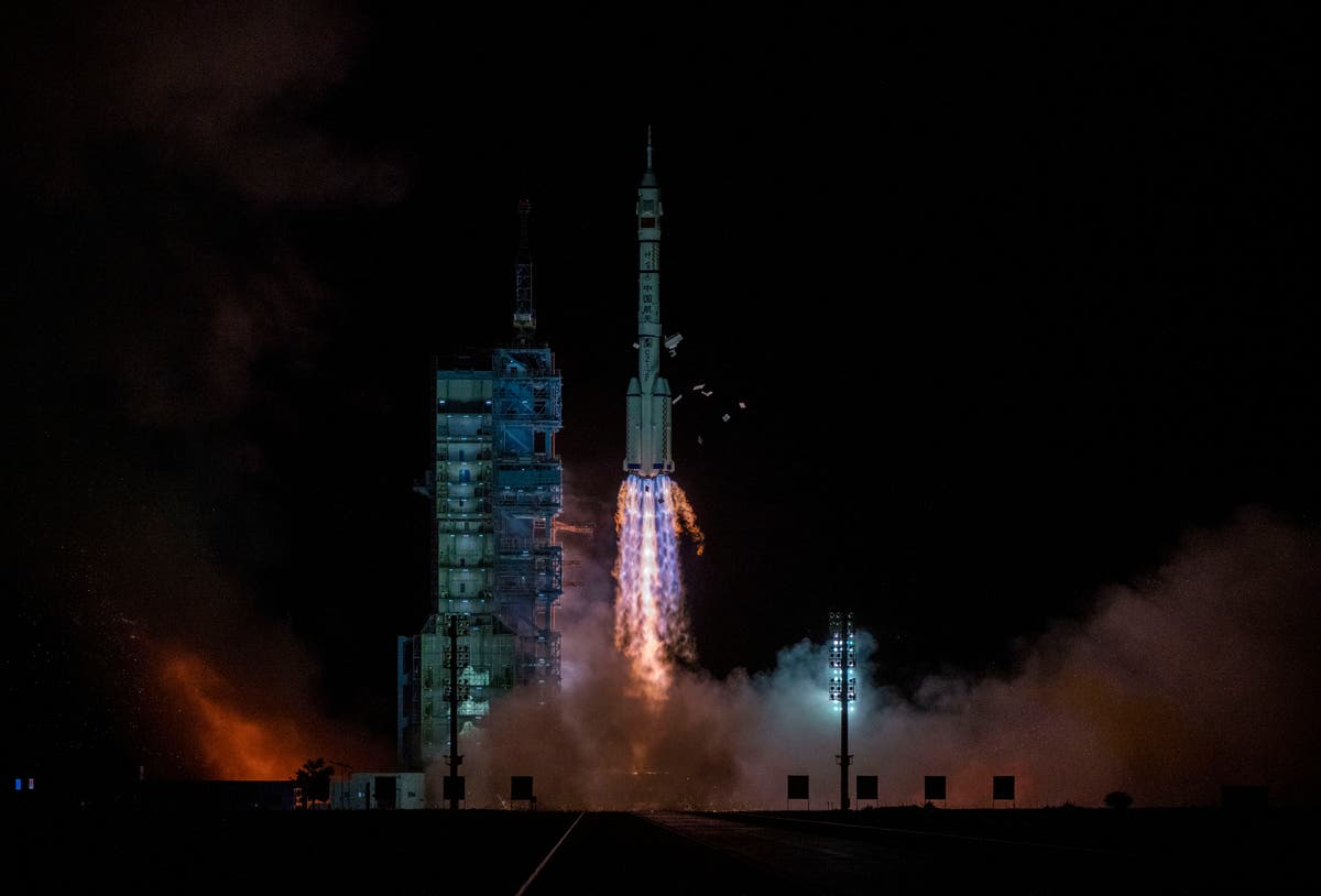 Китай хочет, чтобы ракеты, используемые для запуска космонавтов, были многоразовыми, как ракеты SpaceX.