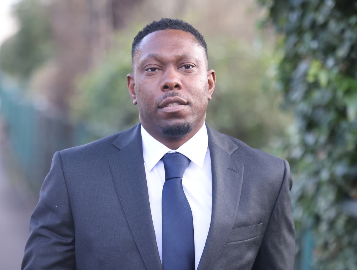 Dizzee Rascal smashes press photographer’s camera outside court Dizzee Rascal smashes press photographer’s camera outside court