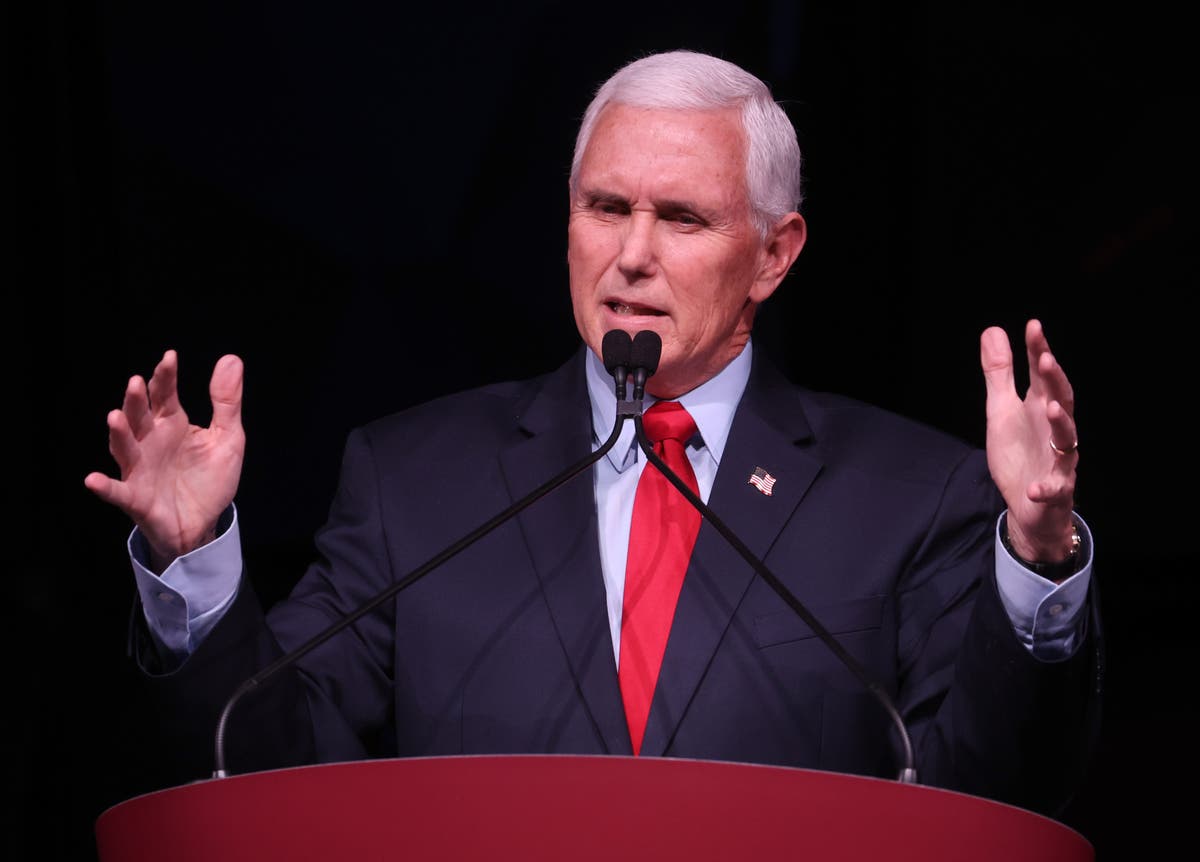 Pence tries to exploit Ukraine crisis by accusing anti-oil Democrats of &lsquo;bankrolling&rsquo; Putin in $10m ad buy