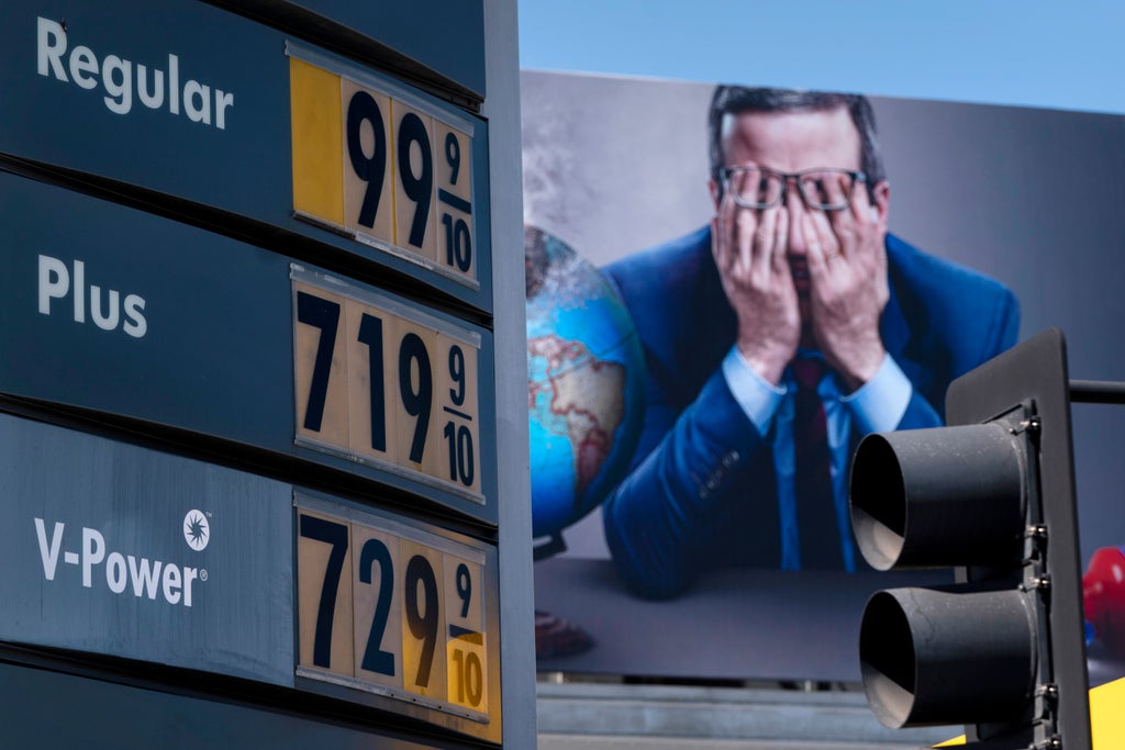 Average price for a gallon of gas in US hits a record $4.17