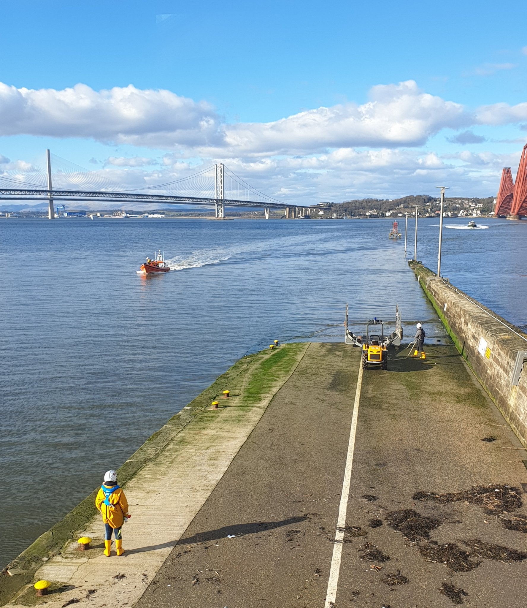 The Queensferry Lifeboat returning to station on Saturday after rescuing people stranded on Cramond Island (RNLI Queensferry)