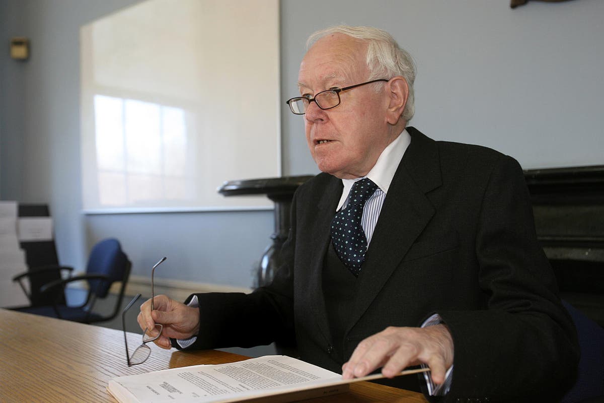 Judge who chaired tribunal into claims of Garda/IRA collusion dies