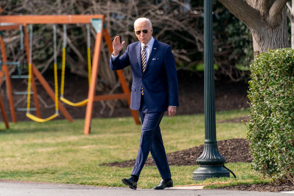 Record gas costs pose fresh political challenge for Biden Record gas costs pose fresh political challenge for Biden