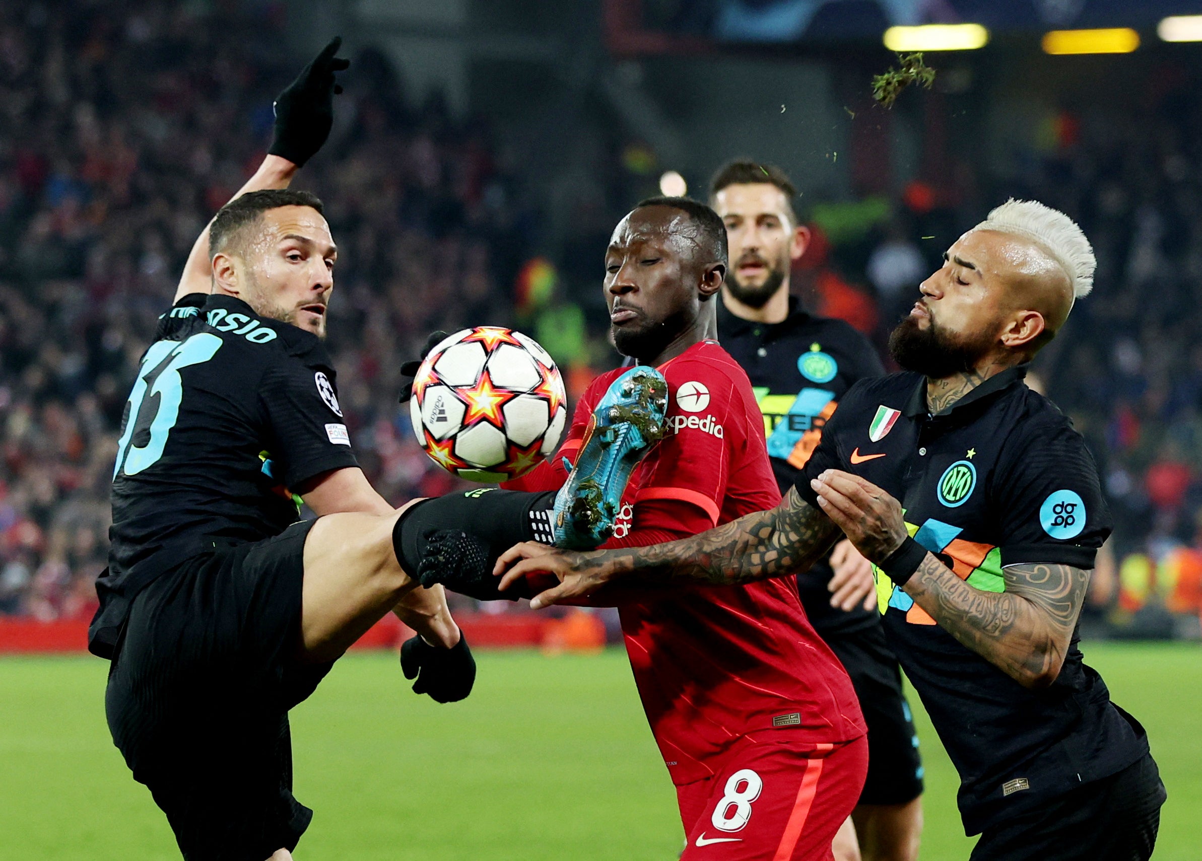 Liverpool's Naby Keita in action with Inter Milan's Danilo D'Ambrosio and Arturo Vidal