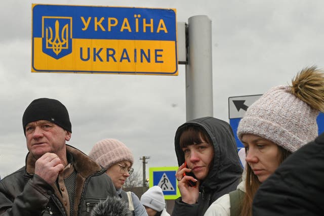 <p>Ukrainian refugees wait on the line near the border with Poland at the town of Ustyluh, western Ukraine on March 6, 2022</p>