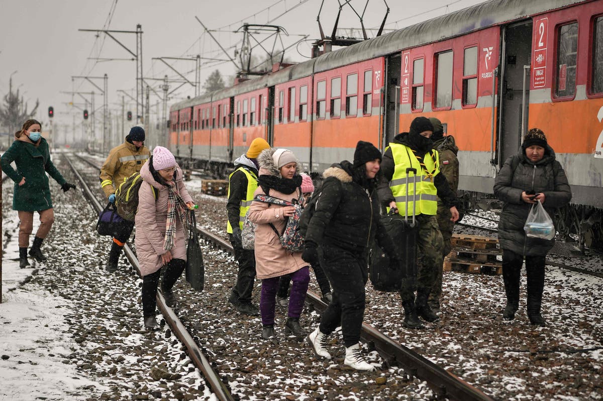 UK under growing pressure to waive visas for Ukrainian refugees