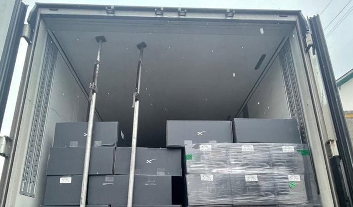 Ukraine&rsquo;s leaders thank Elon Musk for latest delivery of satellite-internet gear