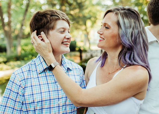 <p>Amber Briggle con su hijo transgénero, Max, de 14 años</p>