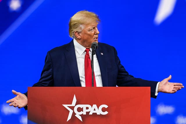 El expresidente de los Estados Unidos, Donald Trump, habla en la Conferencia de Acción Política Conservadora 2022 (CPAC) en Orlando, Florida, el 26 de febrero de 2022.