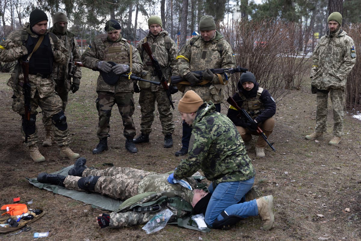 Ukraine news – live: Half of Kyiv residents flee as Russian tanks advance to within miles of capital Ukraine news – live: Half of Kyiv residents flee as Russian tanks advance to within miles of capital