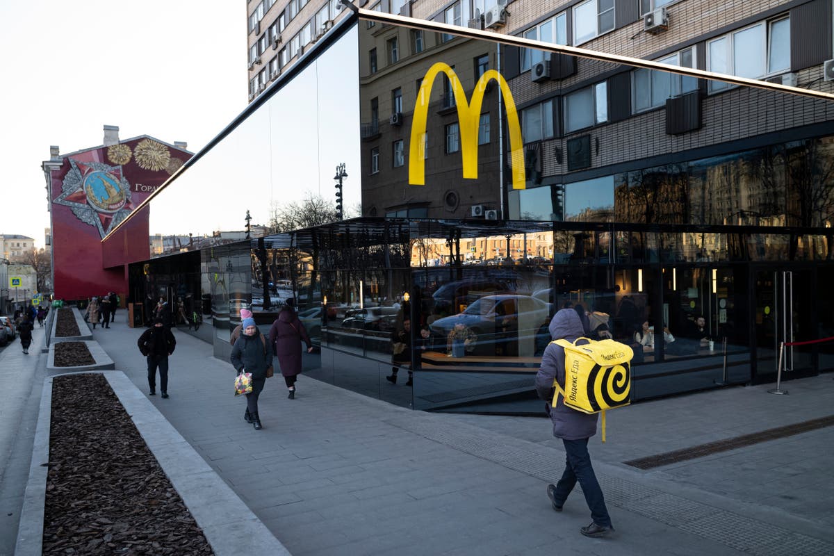 Russian McDonald&rsquo;s fan chains himself to restaurant &lsquo;to stop it closing&rsquo;