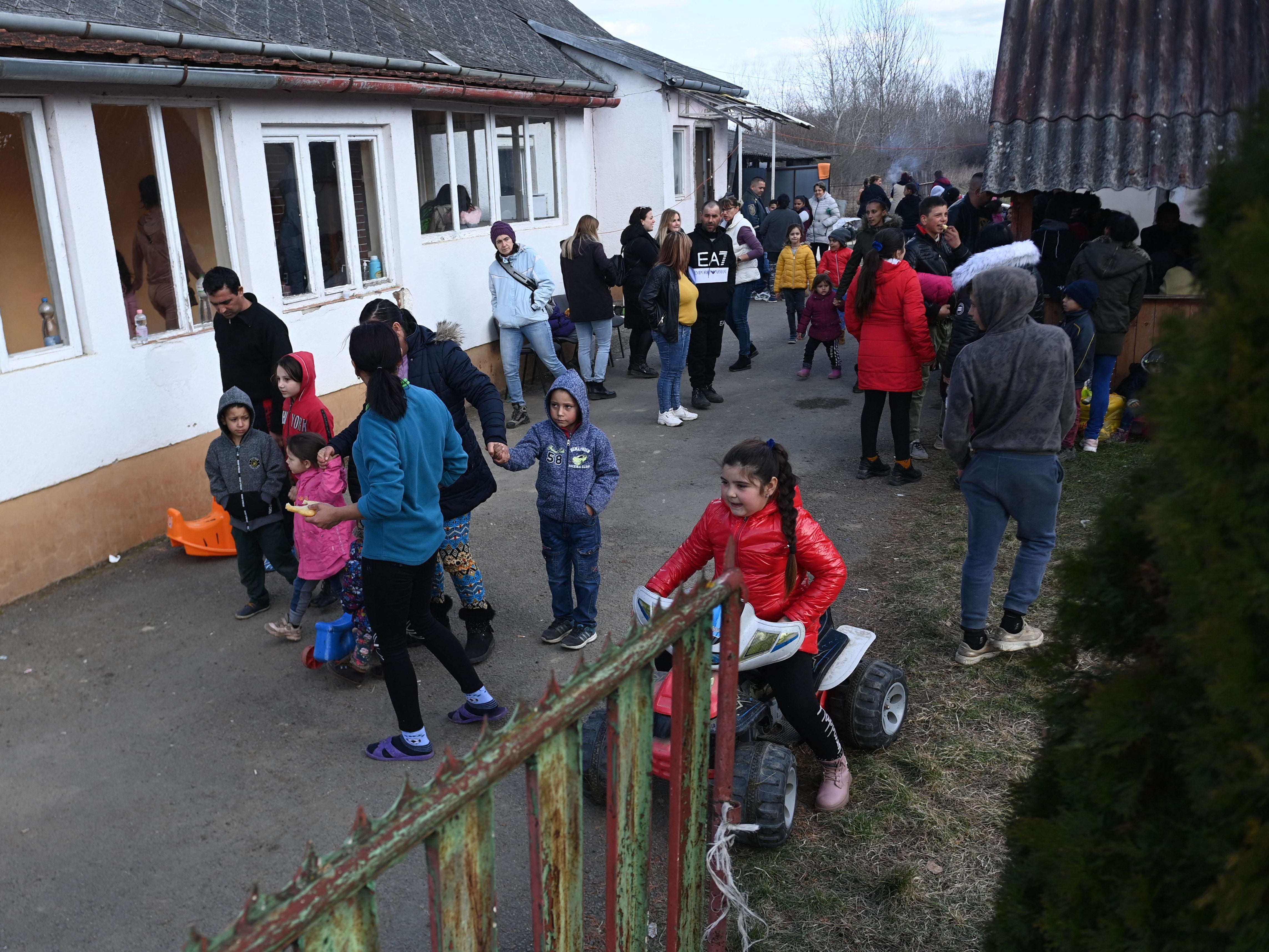 Ukraine’s Roma refugees face uncertain future under threat of ...